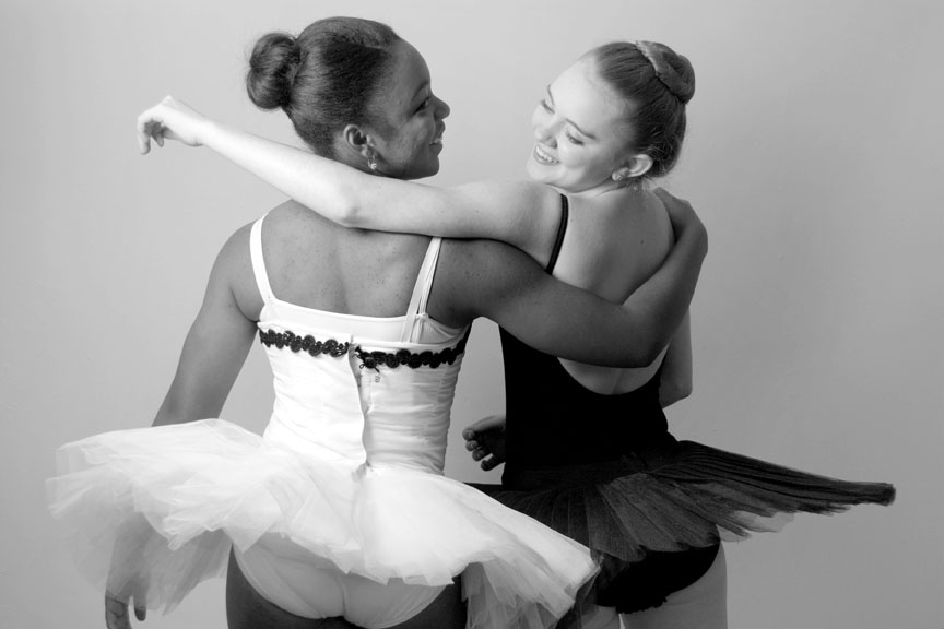 ballerinas hugging 72